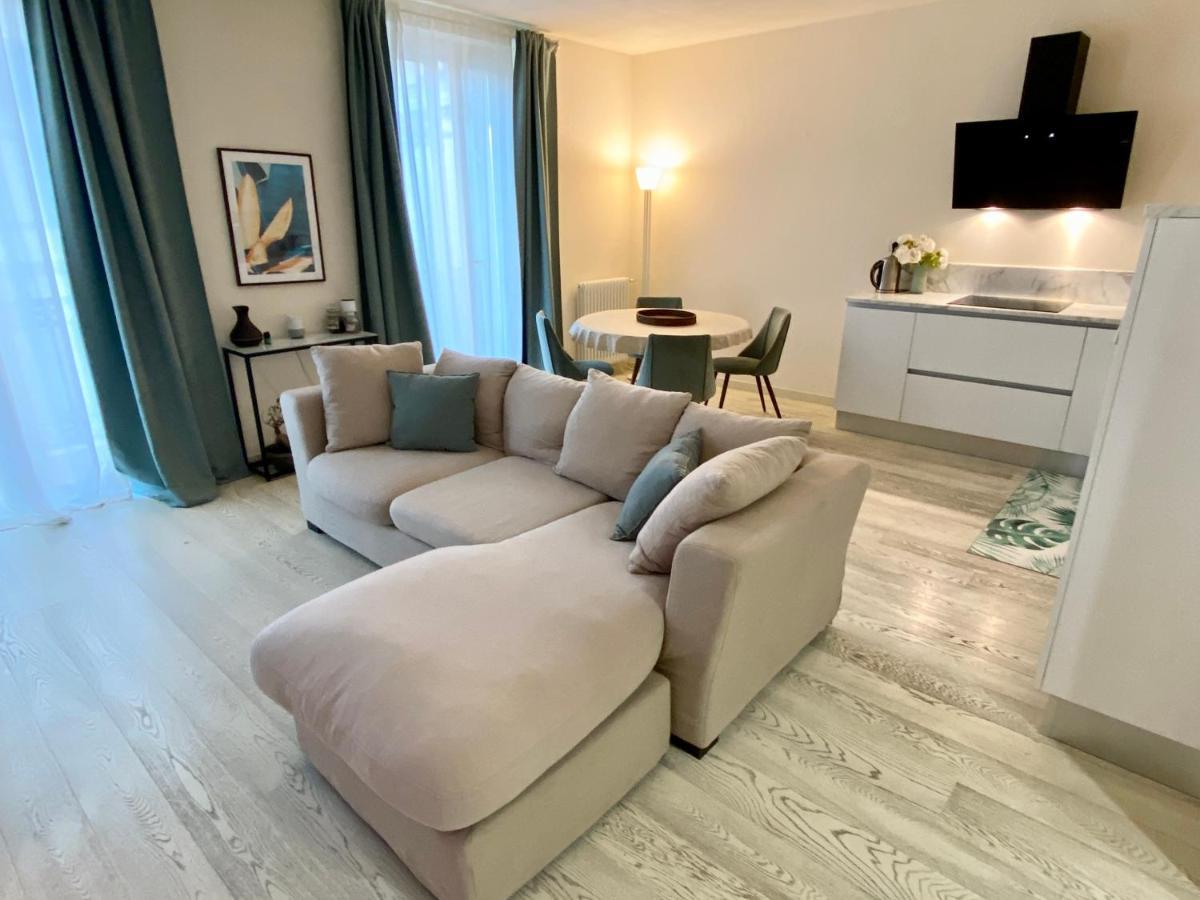 Front Beach Apartments Viareggio Exterior foto